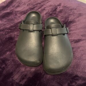 Women’s 9/Men’s 7 Black Slip-On Clogs for medical, chef, gardening, etc